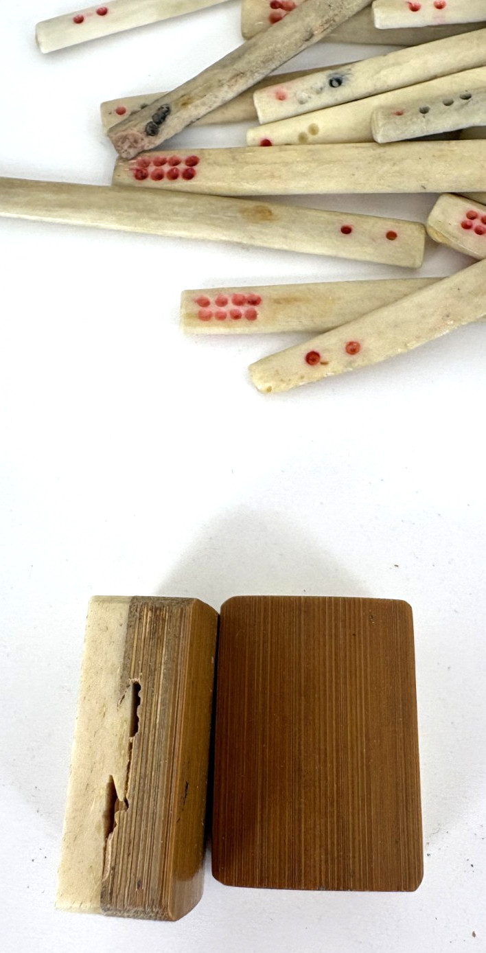 Vintage Mah Jong Set 133 Bamboo Tiles & 101 Sticks