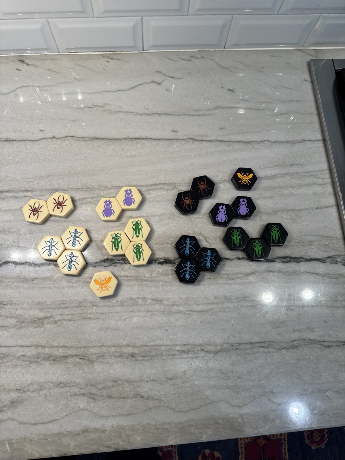 Hive Board Game by John Yianni Smart Zone Games Complete Bag Tiles Instructions
