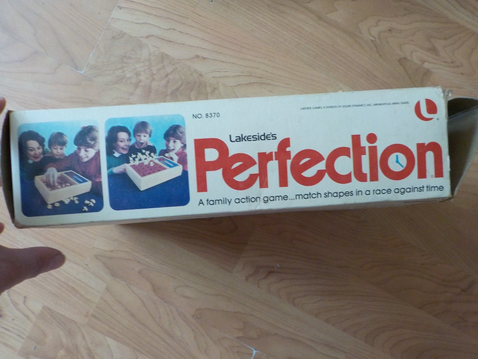 LAKESIDES PERFECTION GAME FOR ANY NUMBER OF PLAYERS MATCH SHAPES BEFORE IT POPS