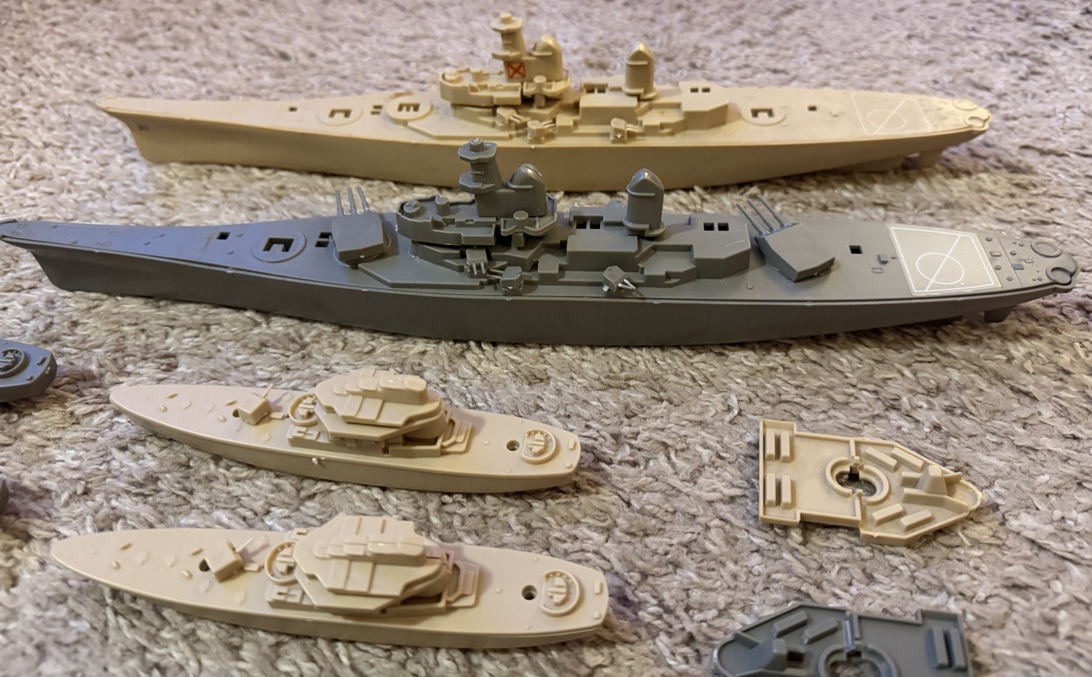 1987 Vintage Torpedo Run Floor Wars Game Parts Lot Milton Bradley MB Ships Subs