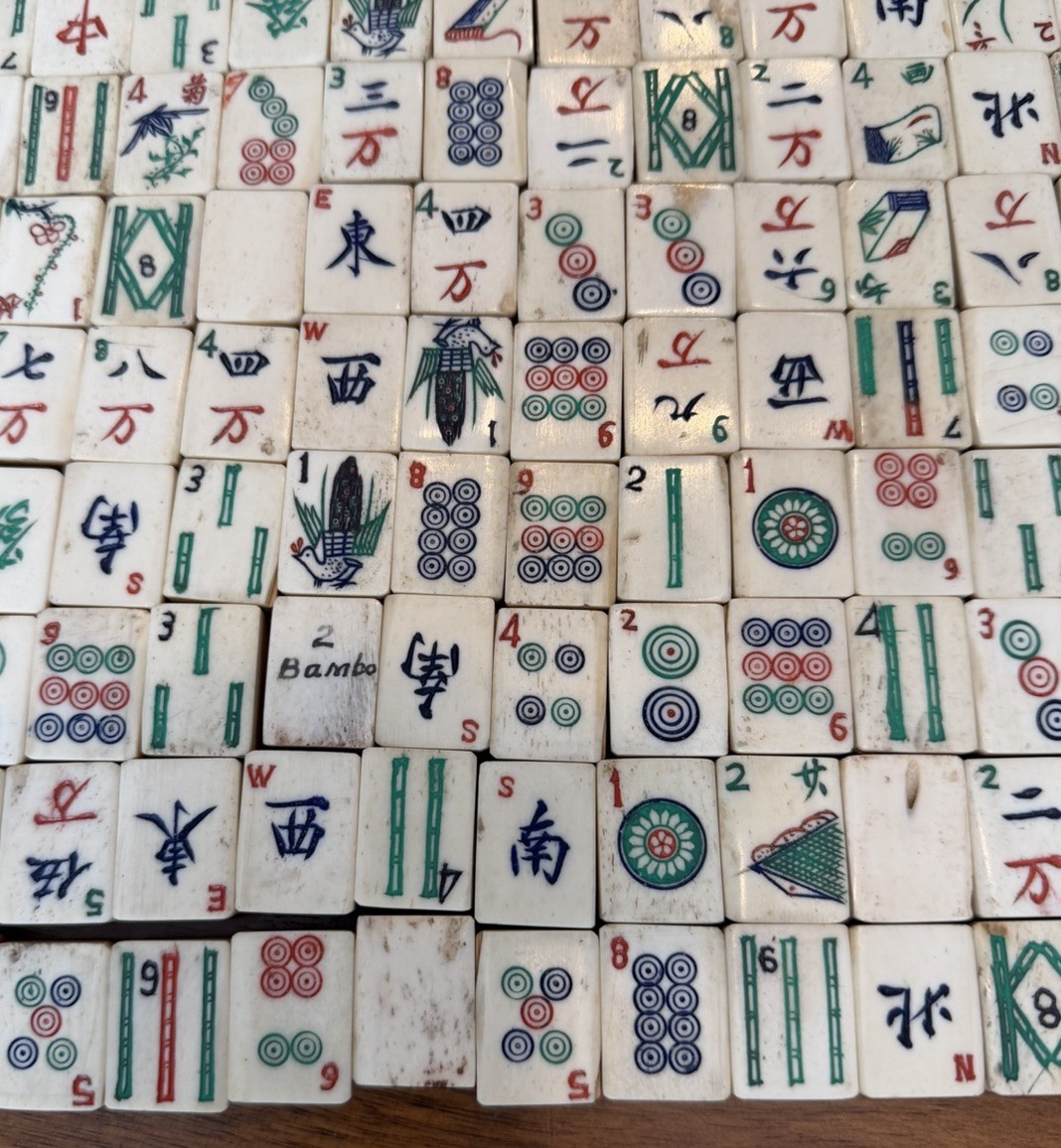 Vintage Chinese Bone And Bamboo Dovetailed Mahjong Set 148 Tiles
