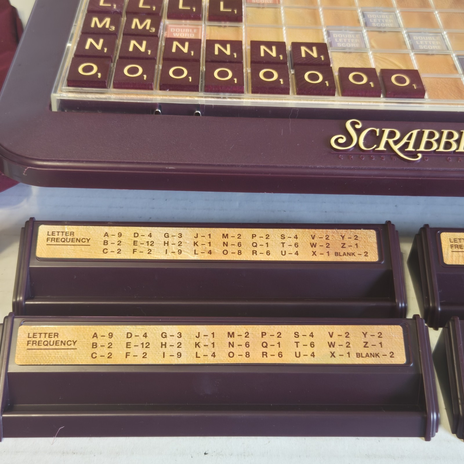 1999 Scrabble Deluxe Rotating Turntable Edition w/Maroon Tiles **COMPLETE**