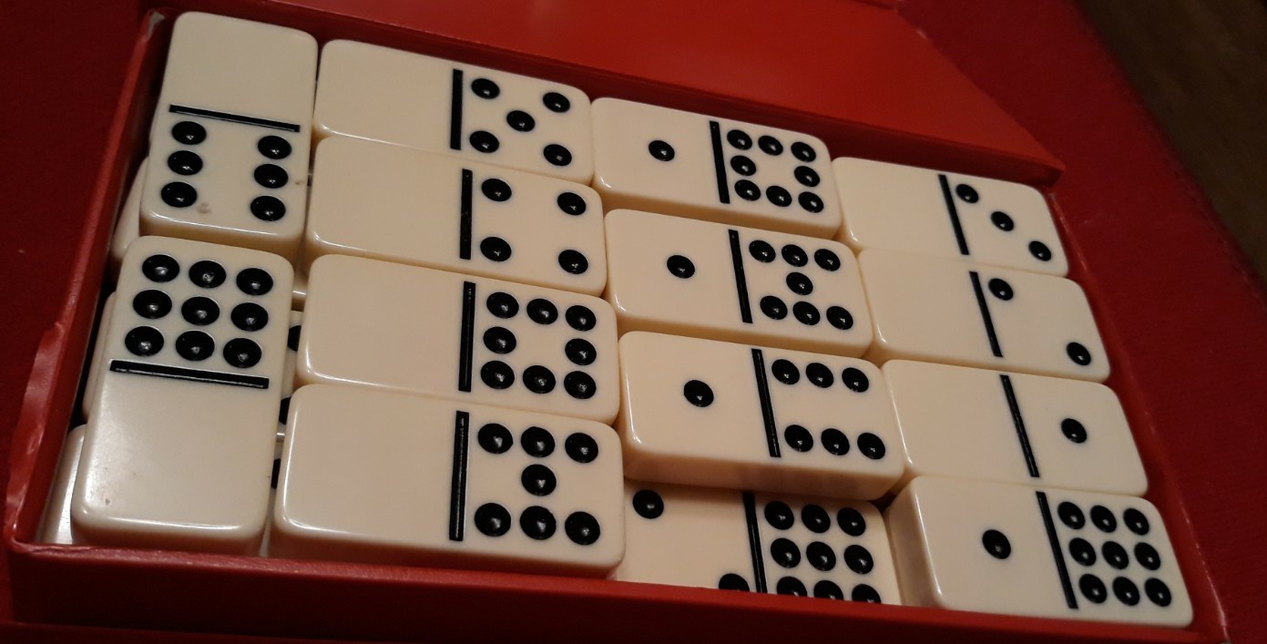 Vintage Domino By Cardinal 55 Pieces 3/8″ Thick DOUBLE NINE Red Vinyl Case AS SH