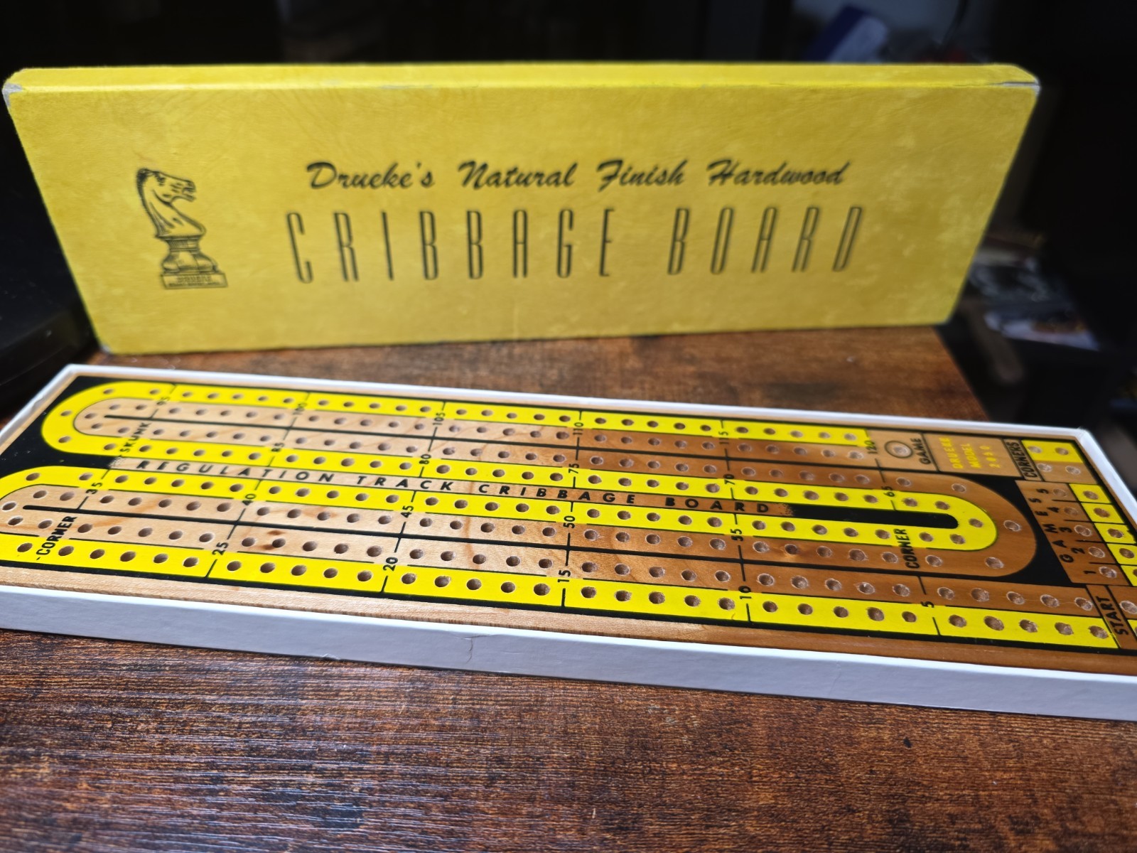 Vtg Drueke’s Cribbage Board Natural Hardwood In Box With 8 Pegs & Instructions