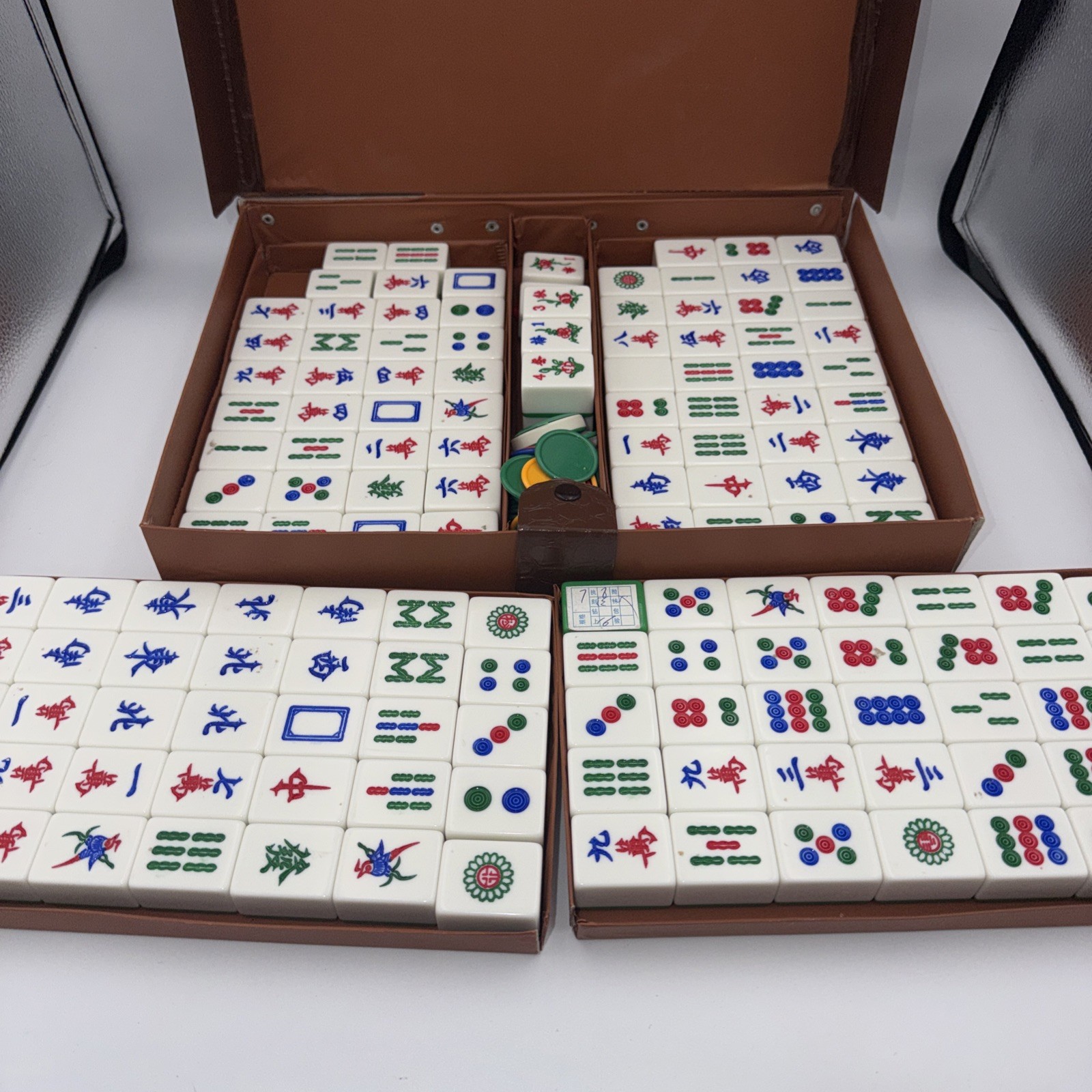 RARE!! 1960s 144 Hong Kong Stand-Alone Mahjong Set Green Backed Lucite Tiles