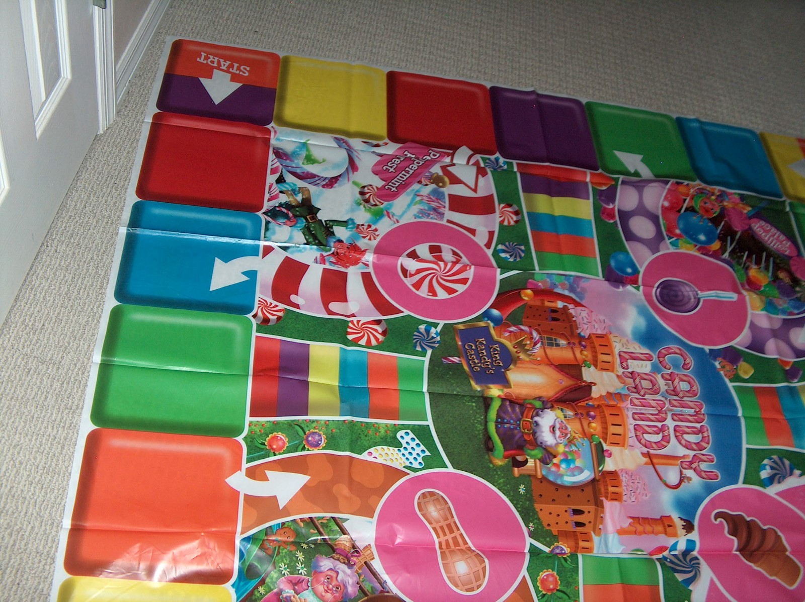 Spin Master Games Candy Land Giant Edition Board Game Ages 4+ 2-4 Players
