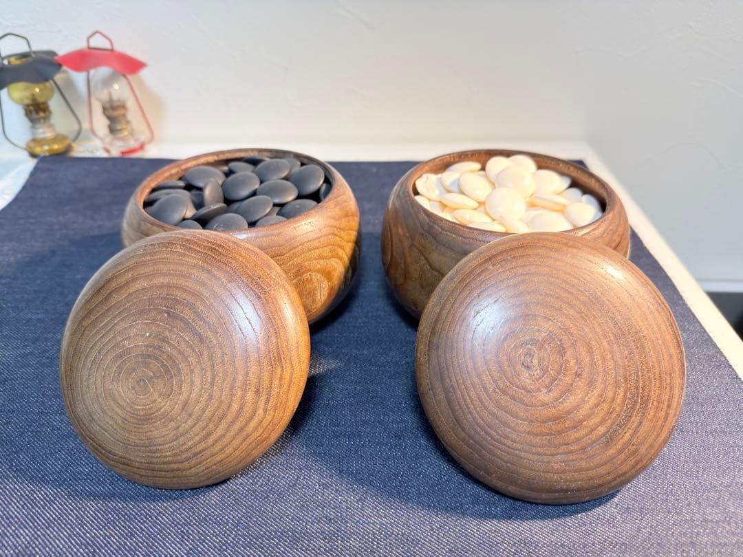 Nachi Kuroishi Go Stones Set 9mm Thick White Clamshell and Black Natural