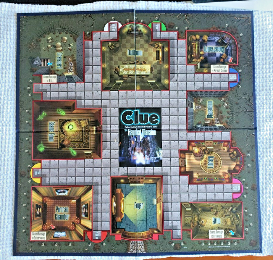 Clue Haunted Mansion Edition Disney Theme Park Game Mickey Minnie Goofy COMPLETE