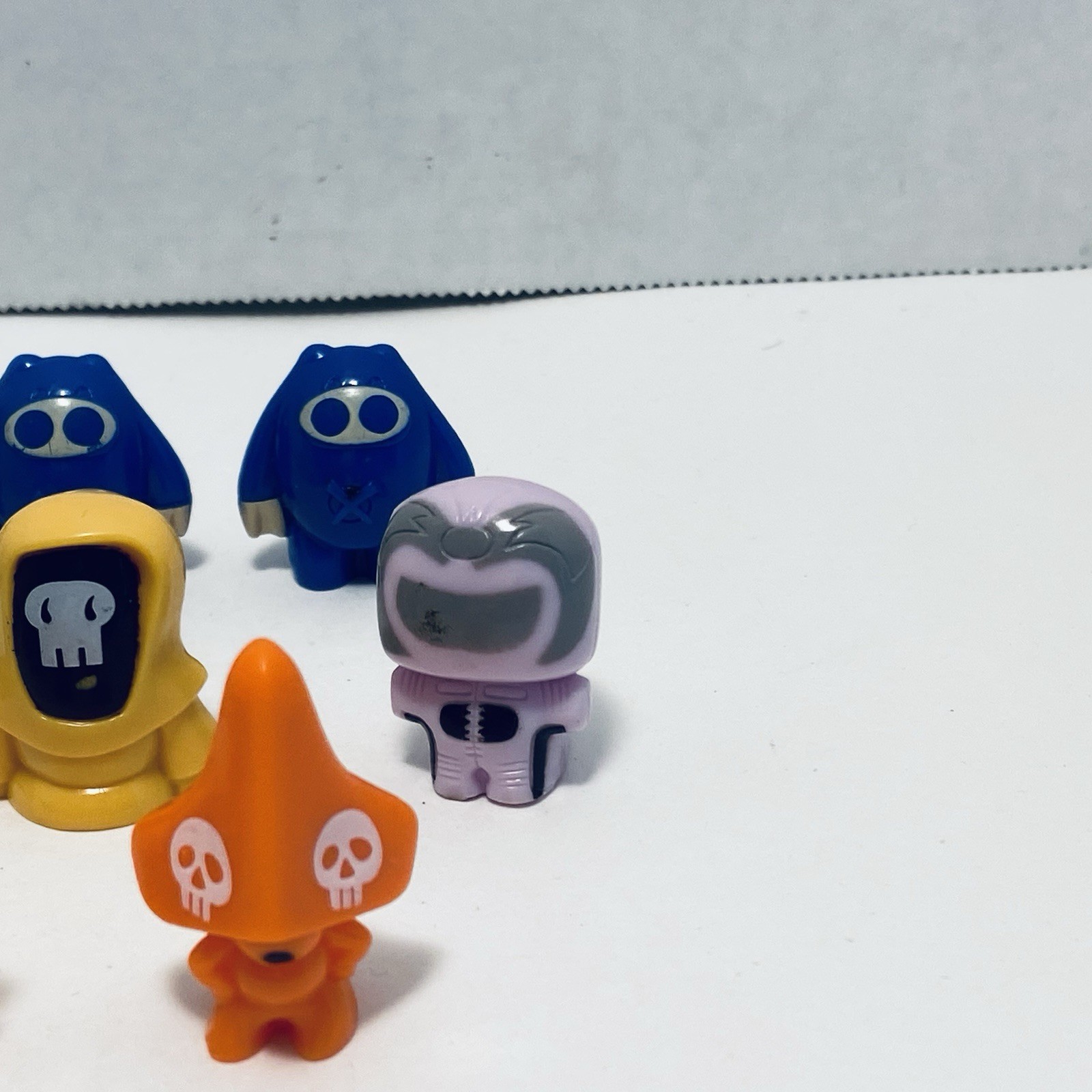 Gogos Crazy Bones Lot of 24 figures Mini Toy pieces