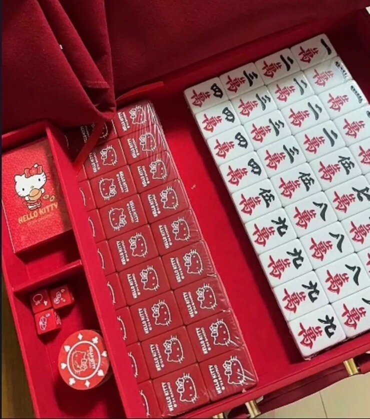 Original SAM’S CLUB Limited Hello Kitty Mahjong SET New Year GIFT