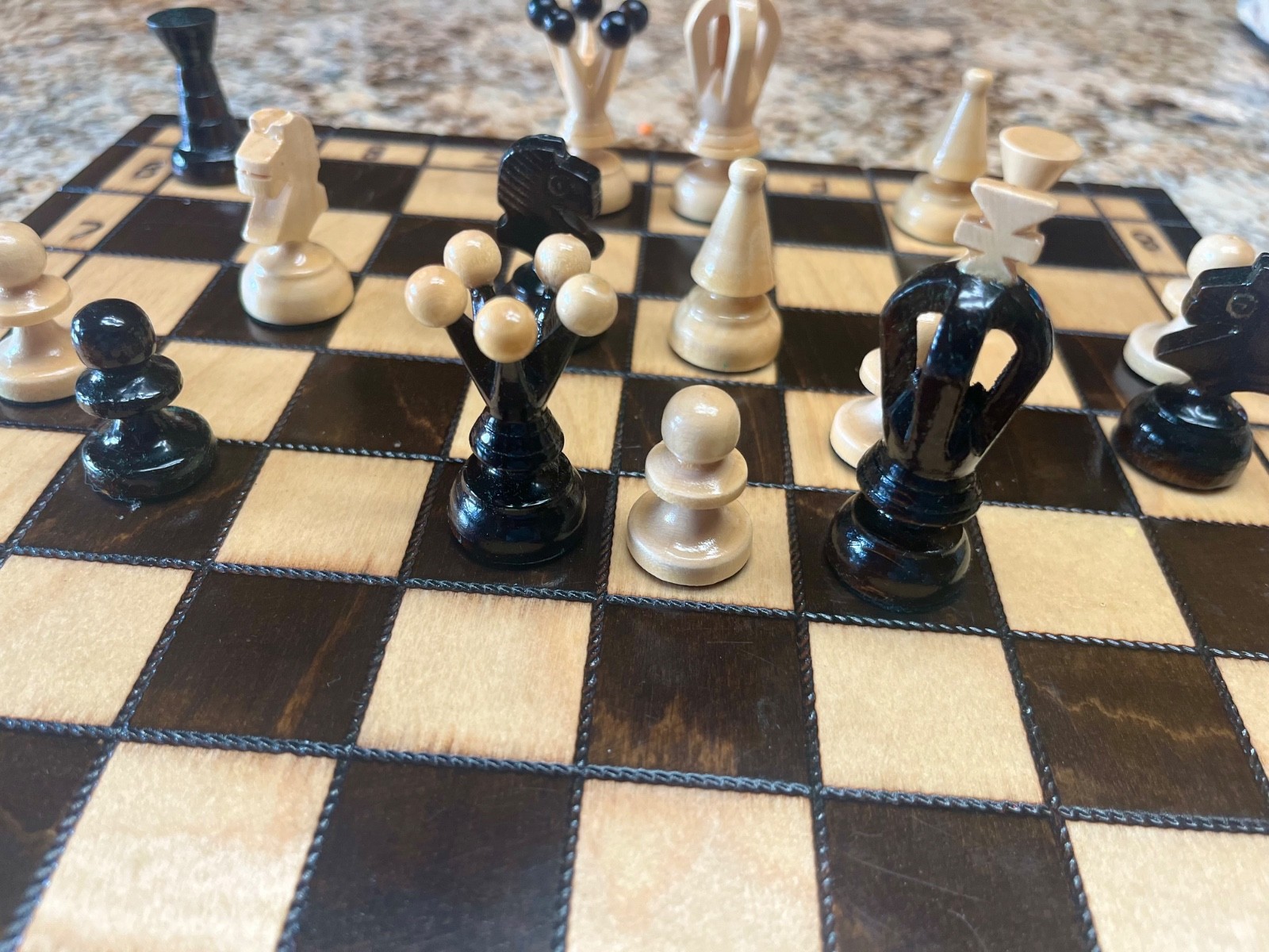 Muba Wooden Folding Chess Set – Nice Shape Contrasting Light and Dark Wood