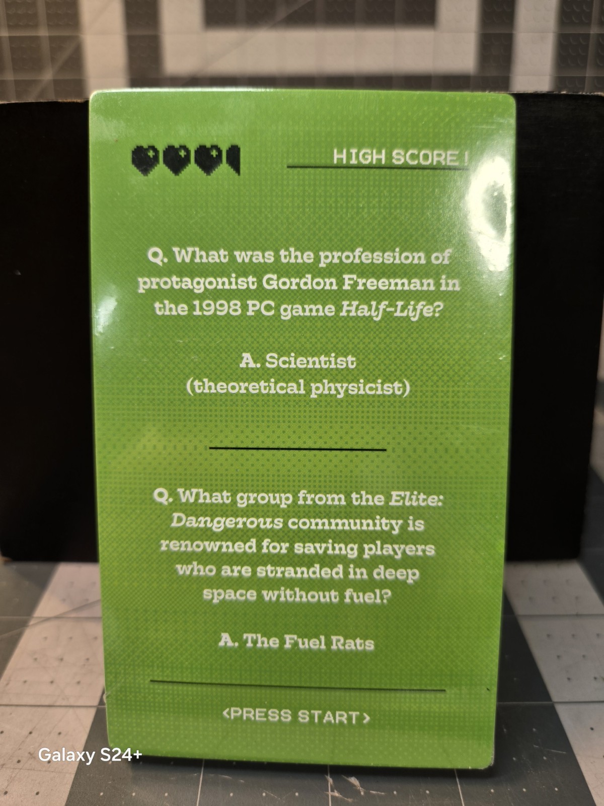 NEW Video Game Quiz Professor Puzzle Quiz Game 100 Questions Sealed