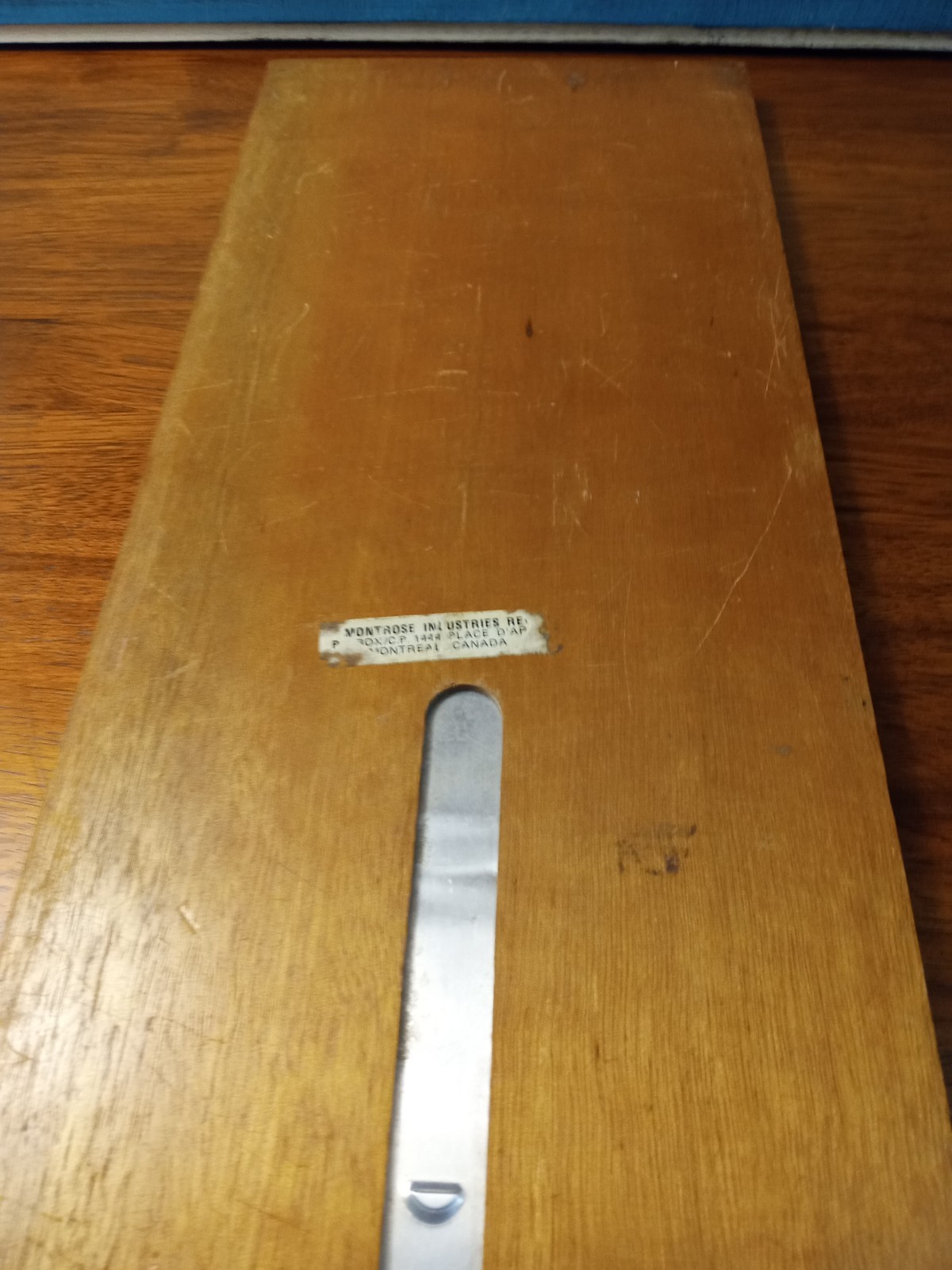 Four Track Cribbage Board With Metal Pegs And Multi Colour Board Collectable.