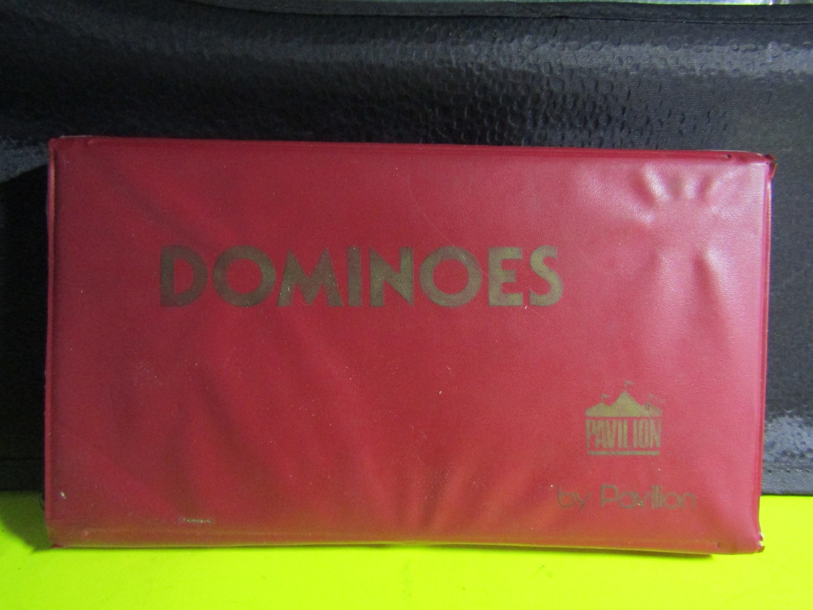 Pavilion Vintage Six Domino Set 28 Tiles White Black Pips Red Vinyl Snap Case