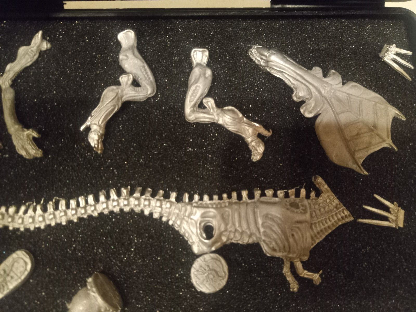 Leading Edge Games ALIENS QUEEN Fig #20303 25mm metal miniature boxed set