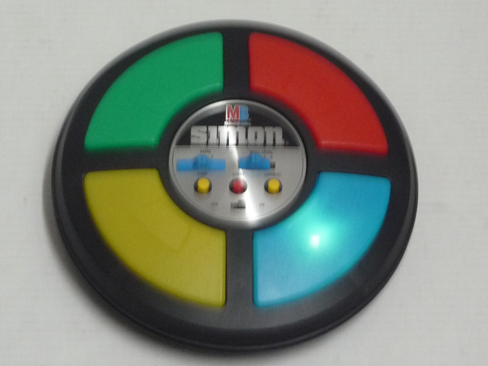 VINTAGE 1978 MILTON BRADLEY MB SIMON ELECTRONIC GAME WORKS 100% CLEAN NICE