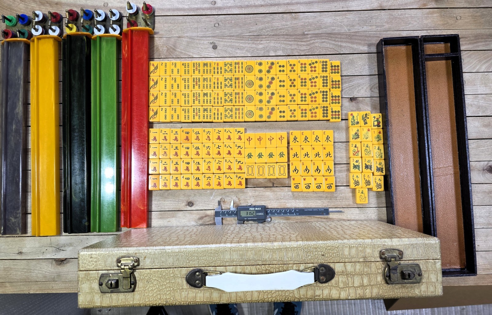Vintage Cardinal Mahjong Set 144 Bakelite Tiles 4 Trays Rare Outstanding set!