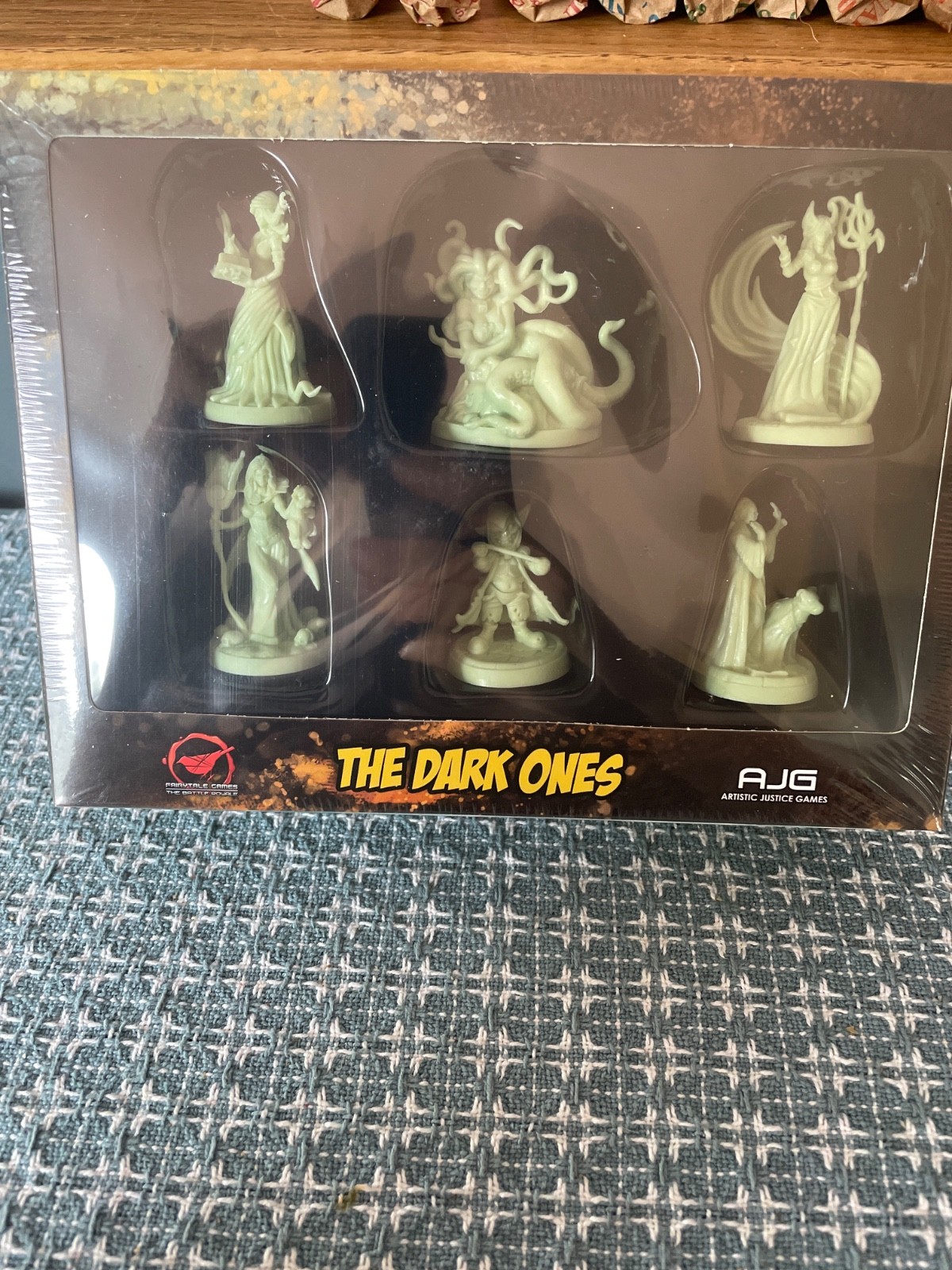 2014 AJG Boardgame Fairytale Games The Dark Ones Sacred 40 Miniature Set Sealed