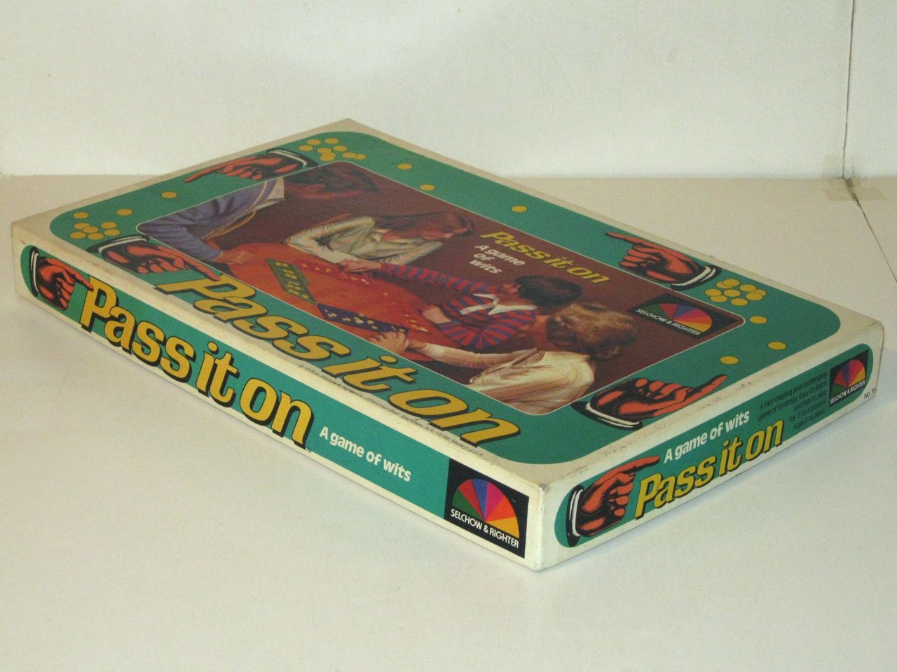 Rare Vintage 1978 PASS IT ON Game! Selchow & Righter #39! Complete in Box!