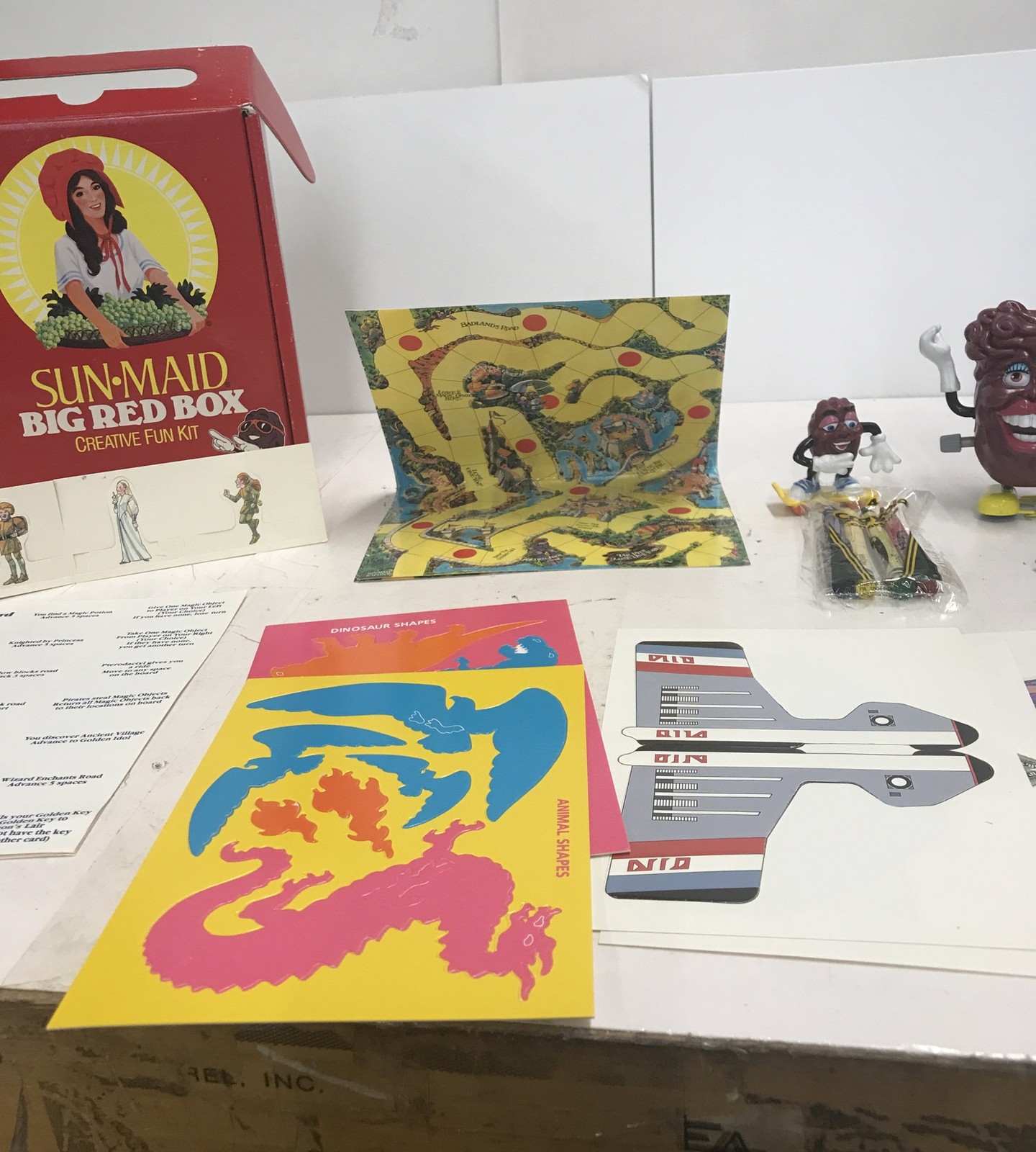 Sun Made California Raisins Big Red Box Fun Kit – Figures,toys,funbook, Games