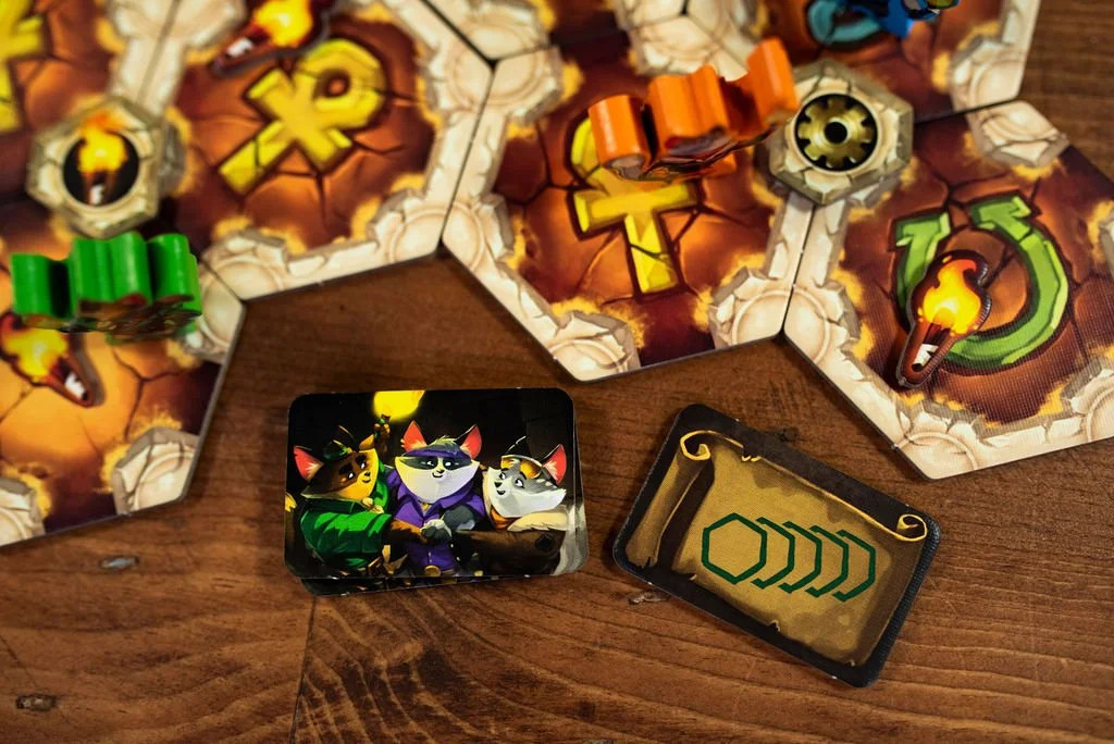 Run Run Run, Cooperative Board Game with Cat Adventurers in a Pyramid, 1 to 4