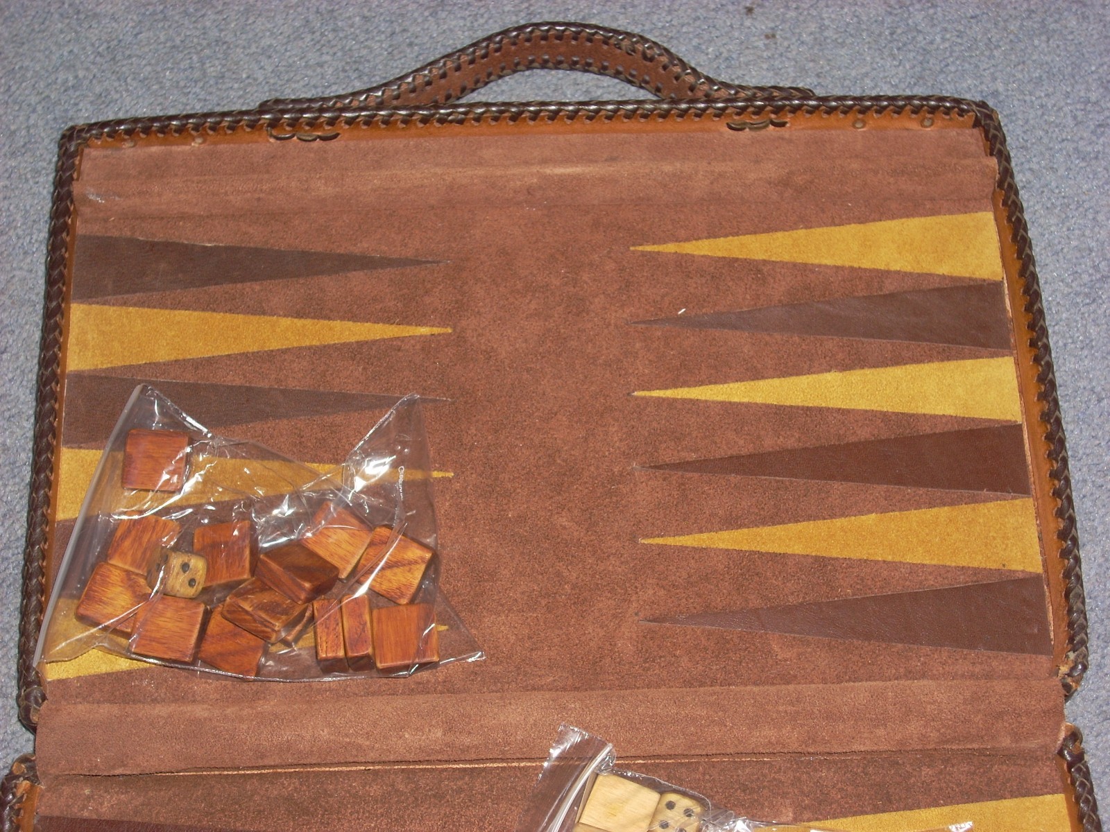 VTG BACKGAMMON Game Set Hand Tooled Leather Case Board 17″ x 12.5″