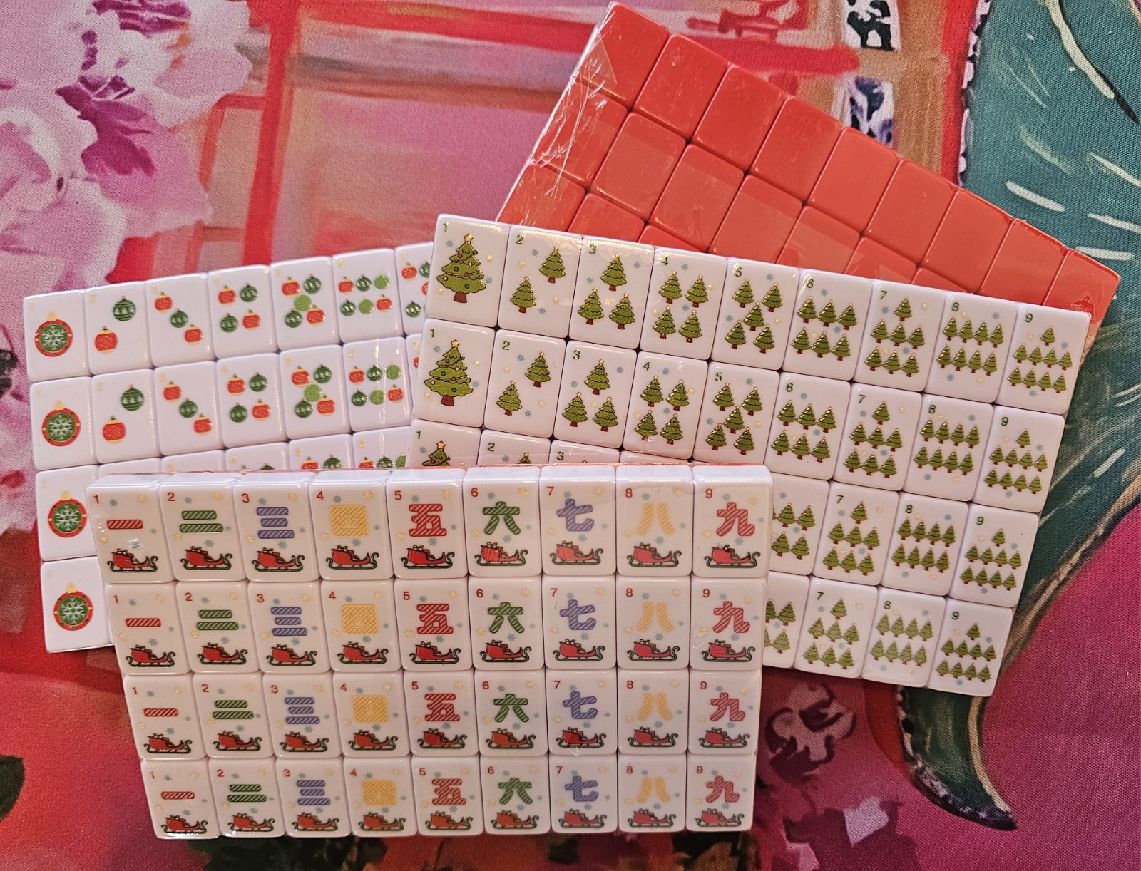 Mahjong Christmas Holiday Travel Set NEW with Racks and Bag