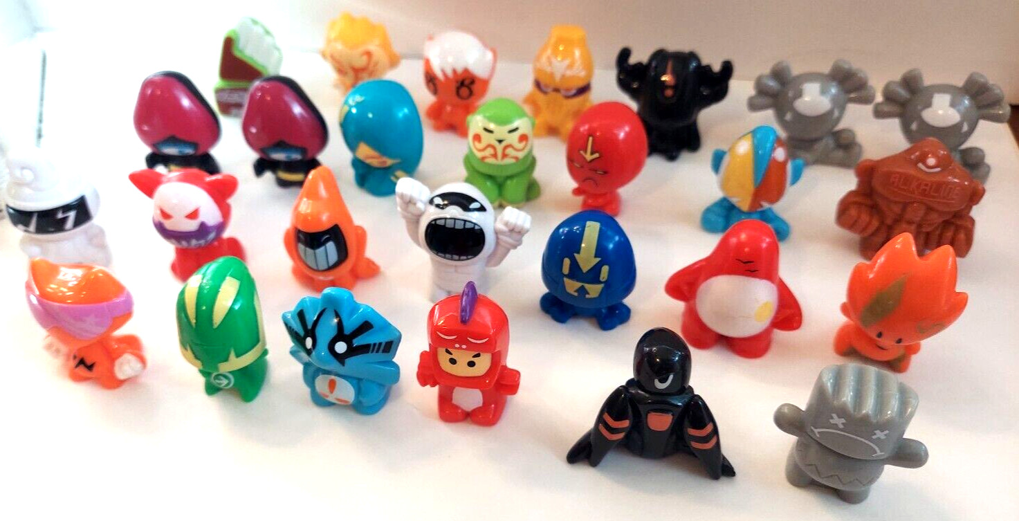 Lot Of 27 Miscellaneous Gogos Crazy Bones Figures Nice Variety & Spec ed. Tin