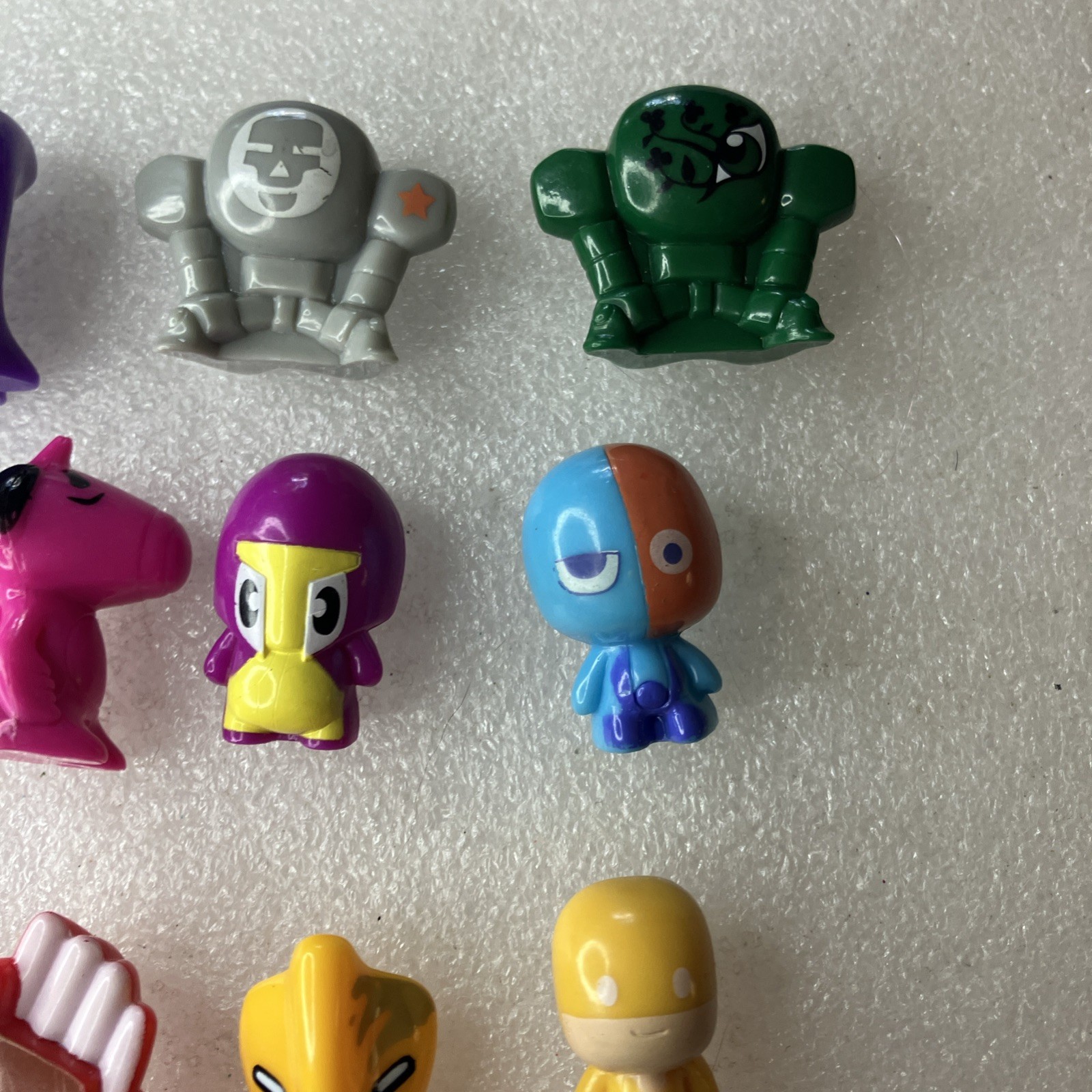 Lot of 25 Gogos Crazy Bones Figures As Shown