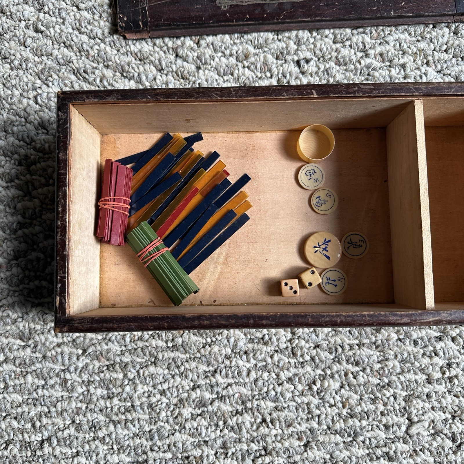 Vintage Chinese Mandarin Mahjong Game Set 144 Tiles Wood Relief Box