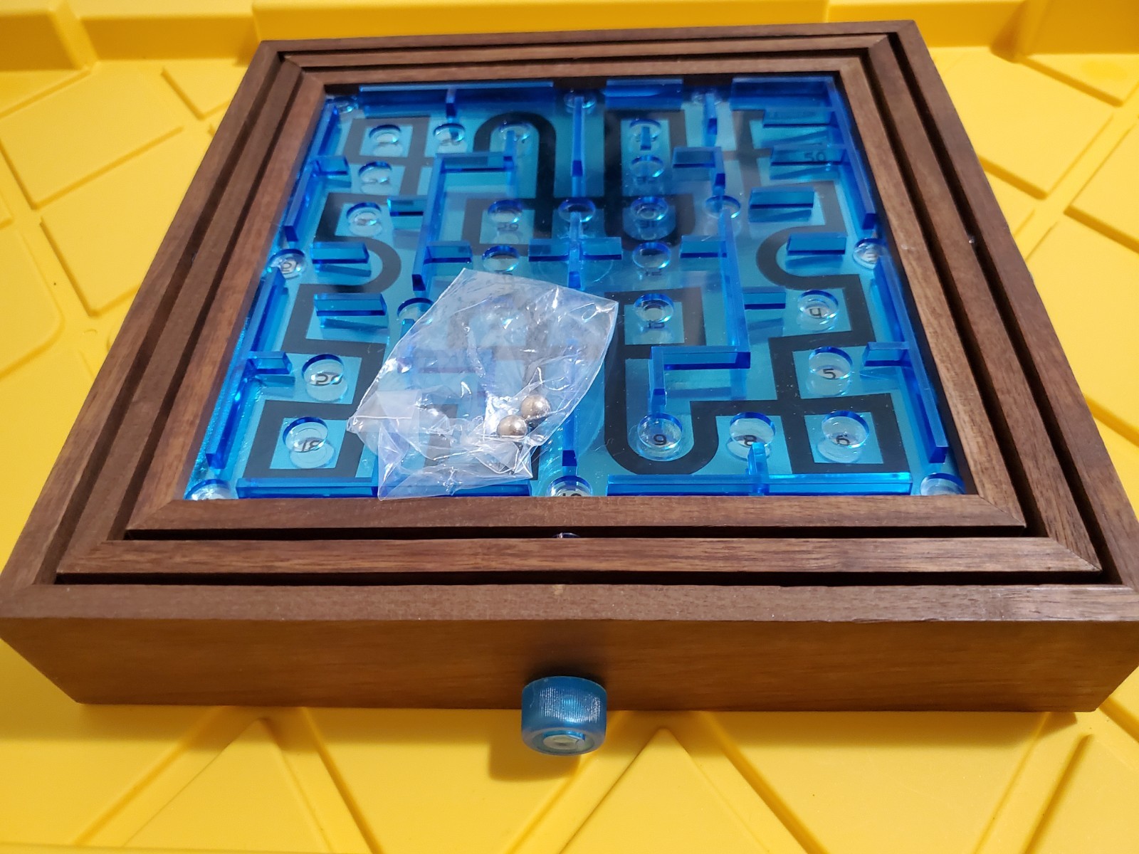 Rare old 1975 Marble Labyrinth II Wood Tilt Maze Knob Game from Mag-nif