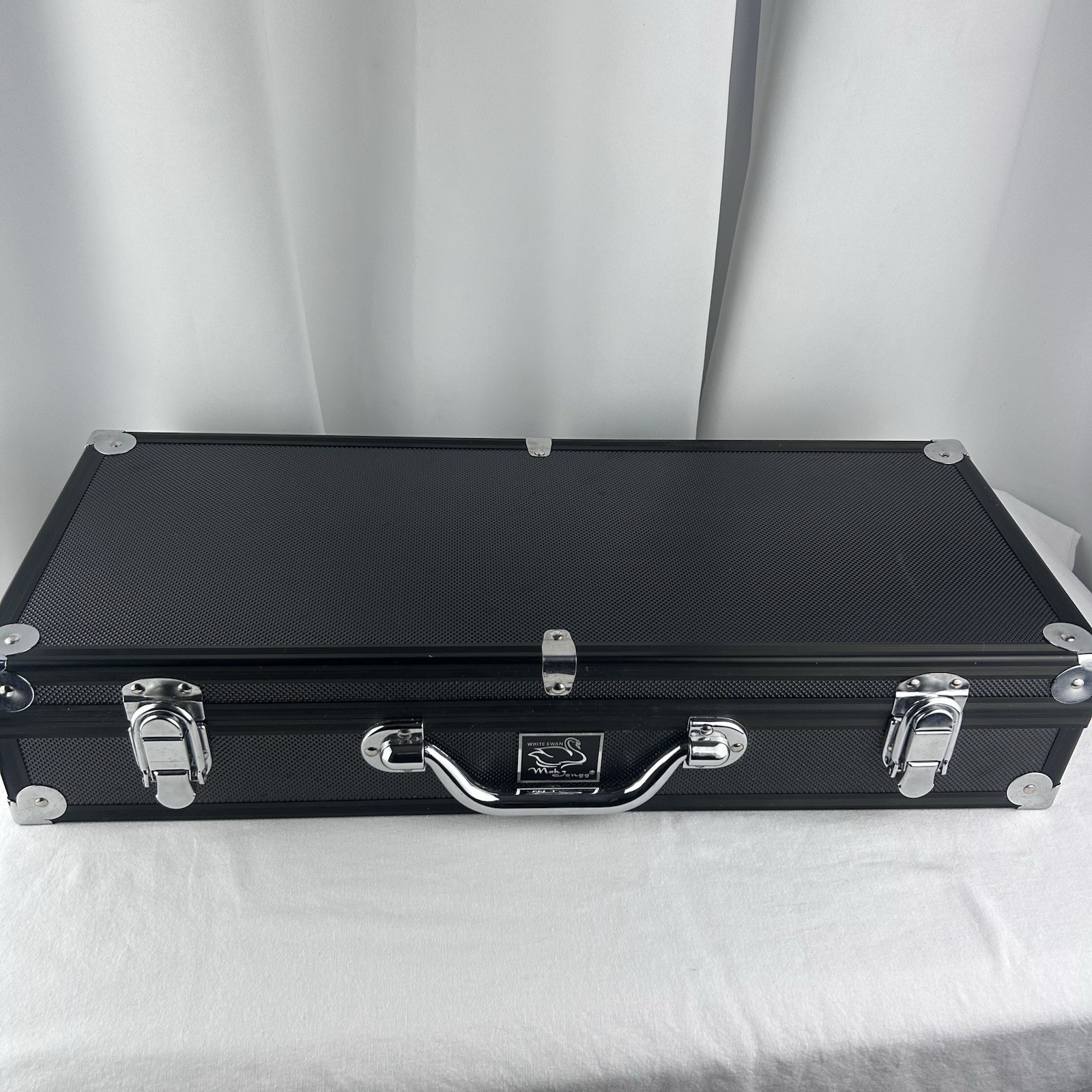 White Swan Mah Jongg Set Ivory 156 Tiles with Pusher Arms Black Aluminum Case