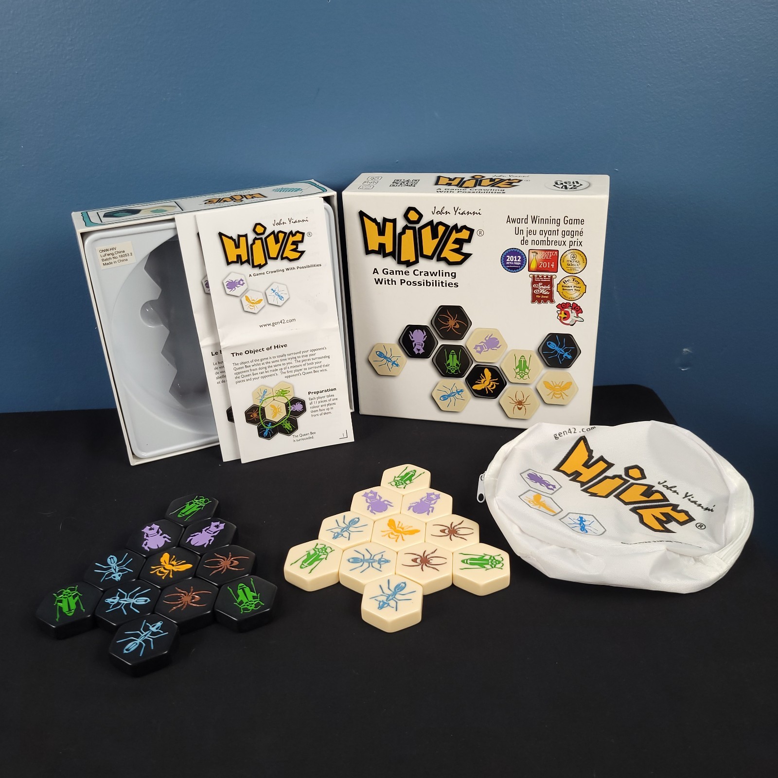 Hive Board Game by John Yianni Gen42 Games SmartZone COMPLETE + Travel Bag