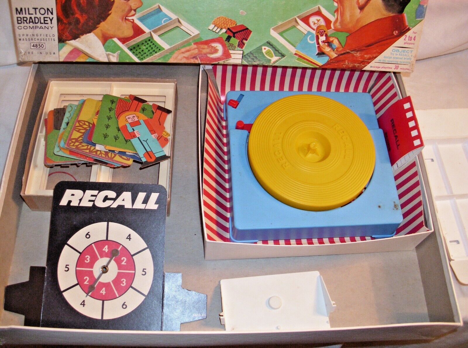 RECALL OBSERVATION MEMORY GAME MILTON BRDLEY BOXED 1968 COMPLETE