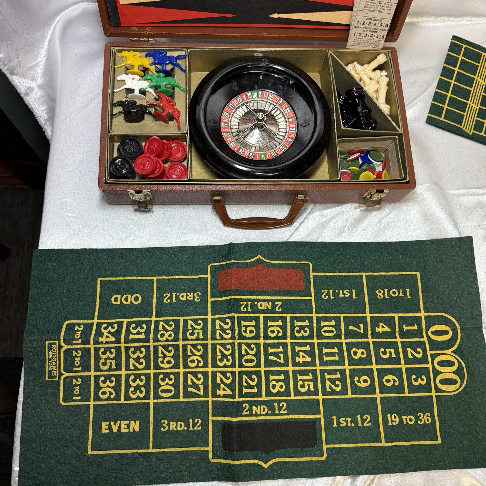 Vintage Game Casino Roulette Chess Chips Horse Racing Derby Set H. BARON CO.