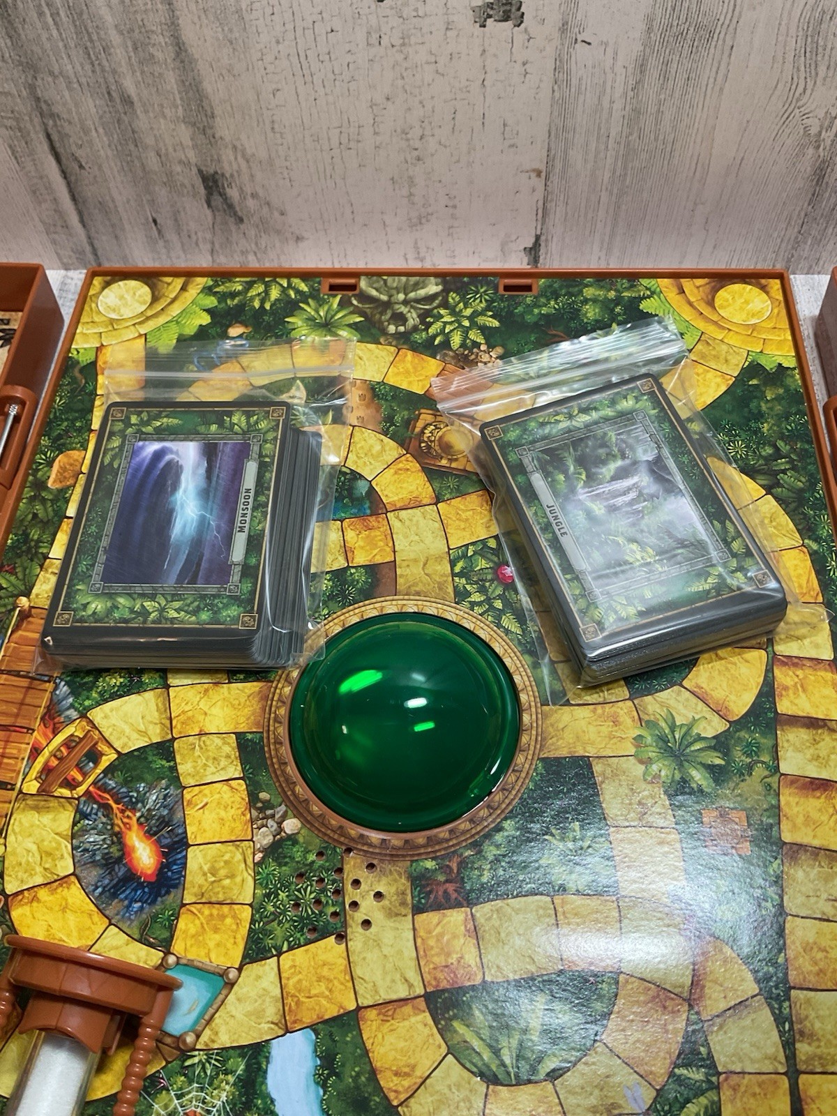 Jumanji Deluxe Electronic Adventure Board Game Lights & Sounds Spin Master
