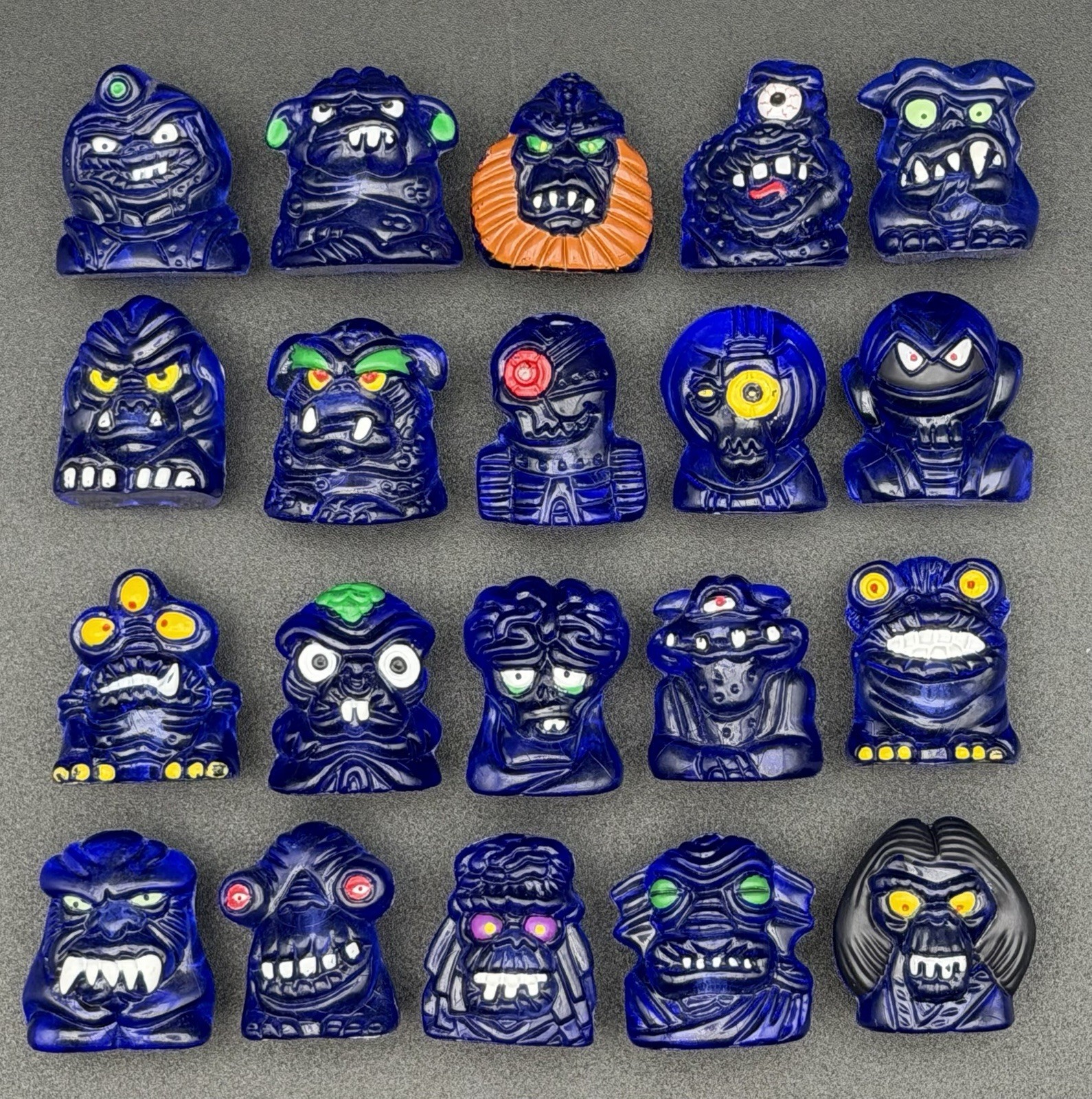 Crazy Bones Hielocos Coca-Cola Blue Painted Monsters Set 20 Bad Aliens