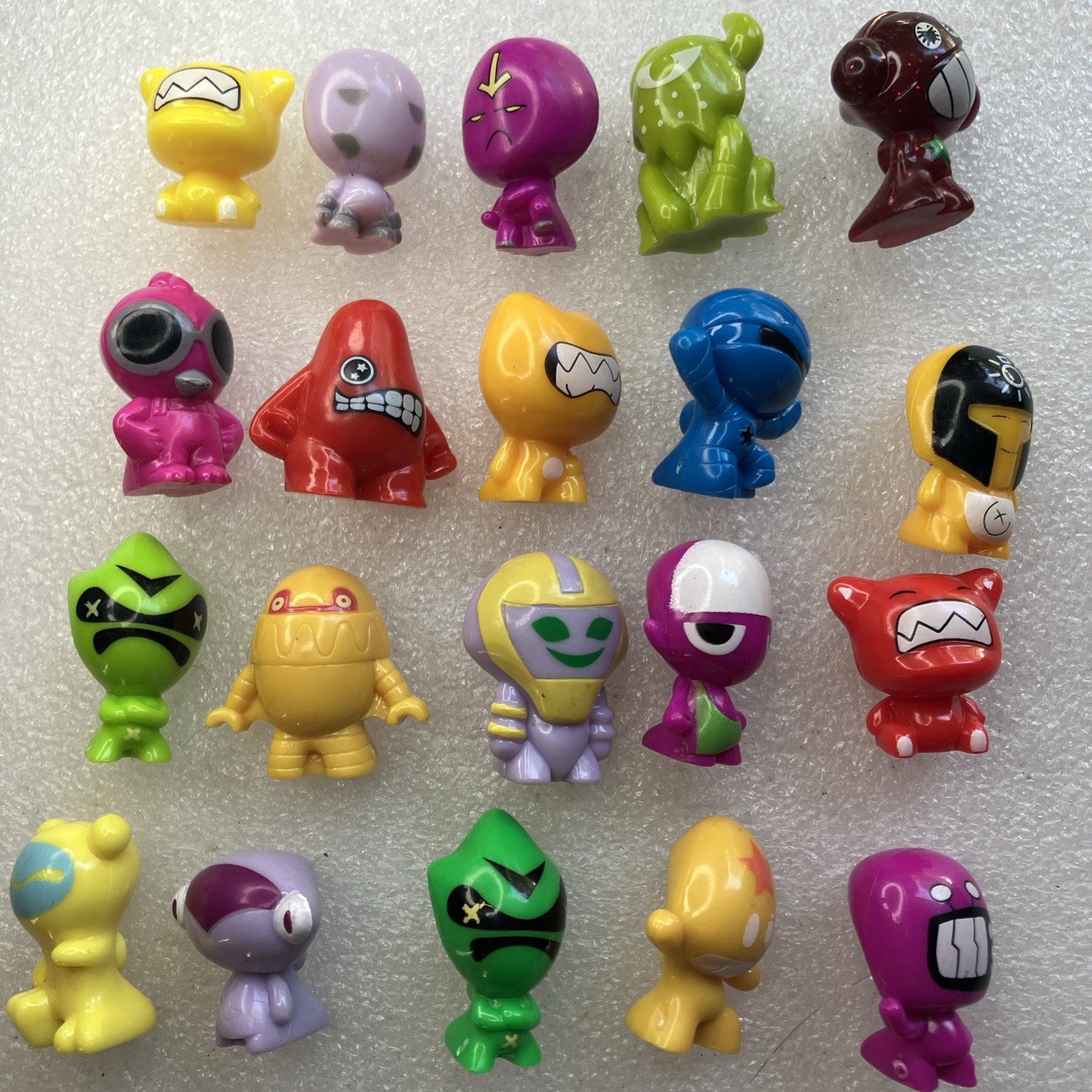 Lot of 20 Gogos Crazy Bones Figures As Shown