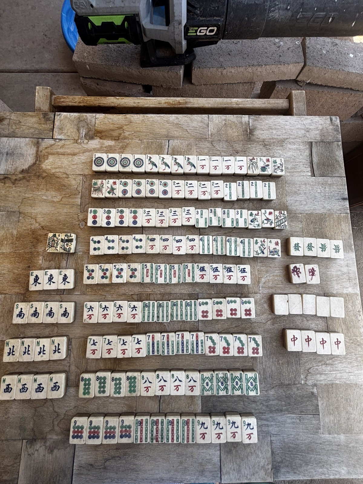 Vintage Mah jong Bamboo & Bone Dovetail 150 tiles See Pics has case