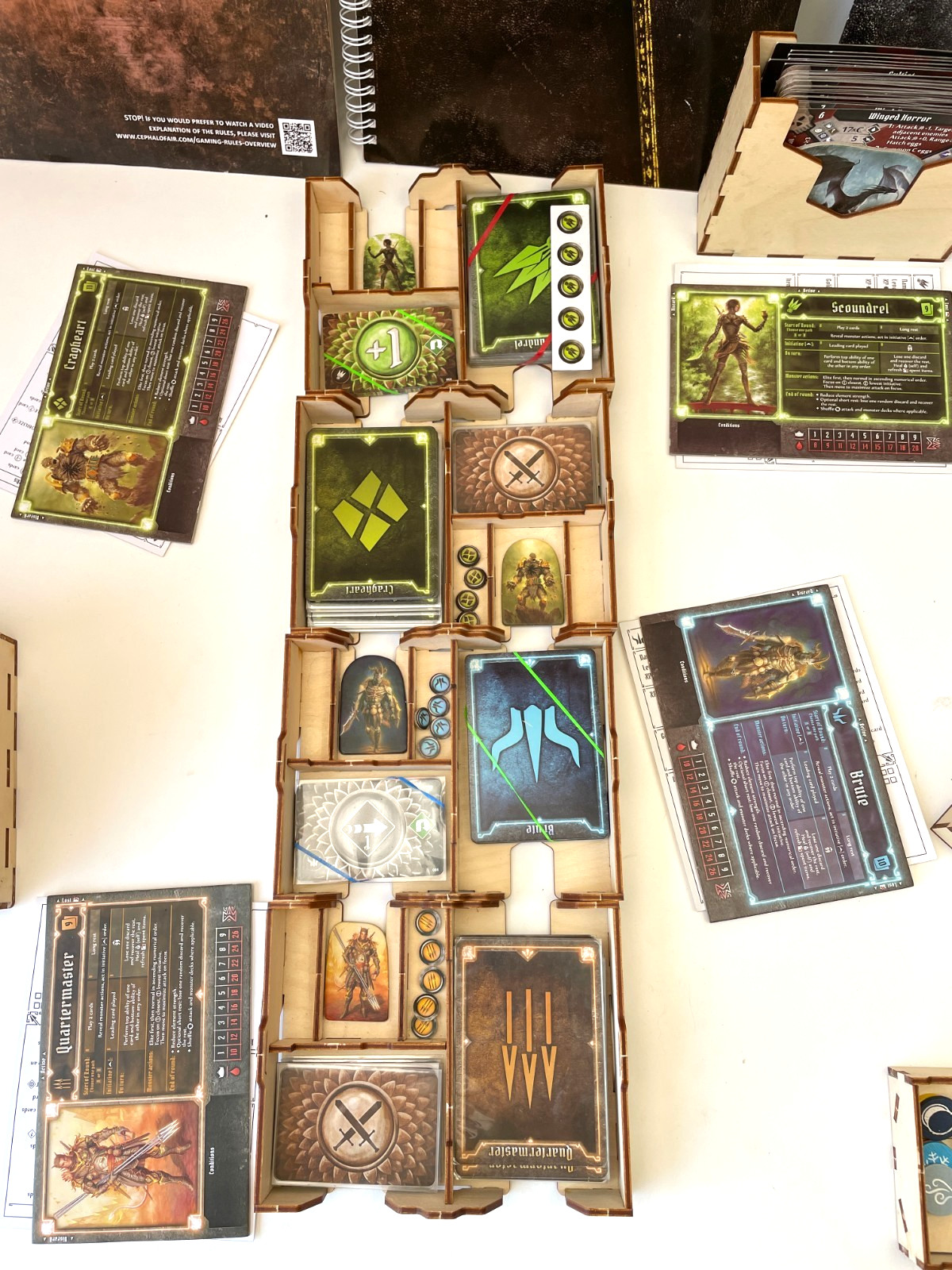 Gloomhaven 2nd Print + Wood Organizer + Solo Book + Mats + 9 Sealed Classes