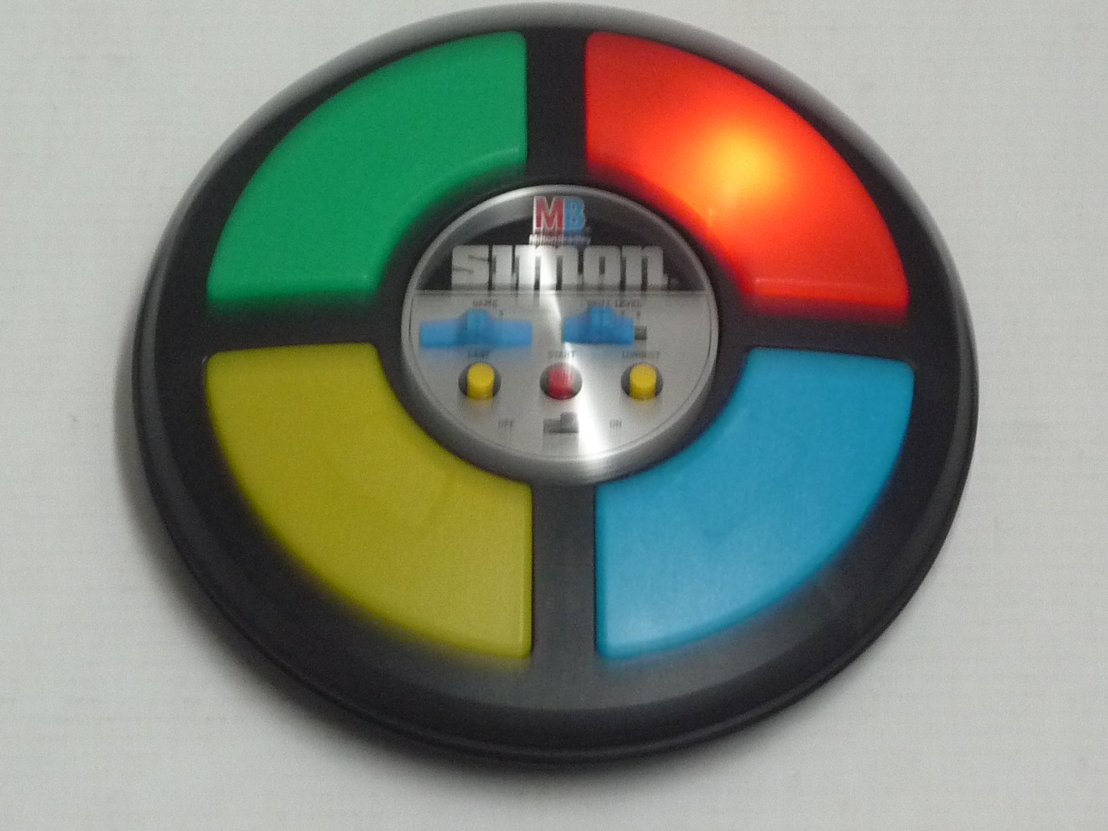 VINTAGE 1978 MILTON BRADLEY MB SIMON ELECTRONIC GAME WORKS 100% CLEAN NICE