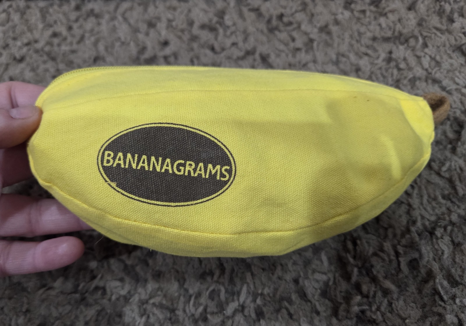 Bananagrams (knock-off) Word Game Travel Complete Game in Banana Pouch