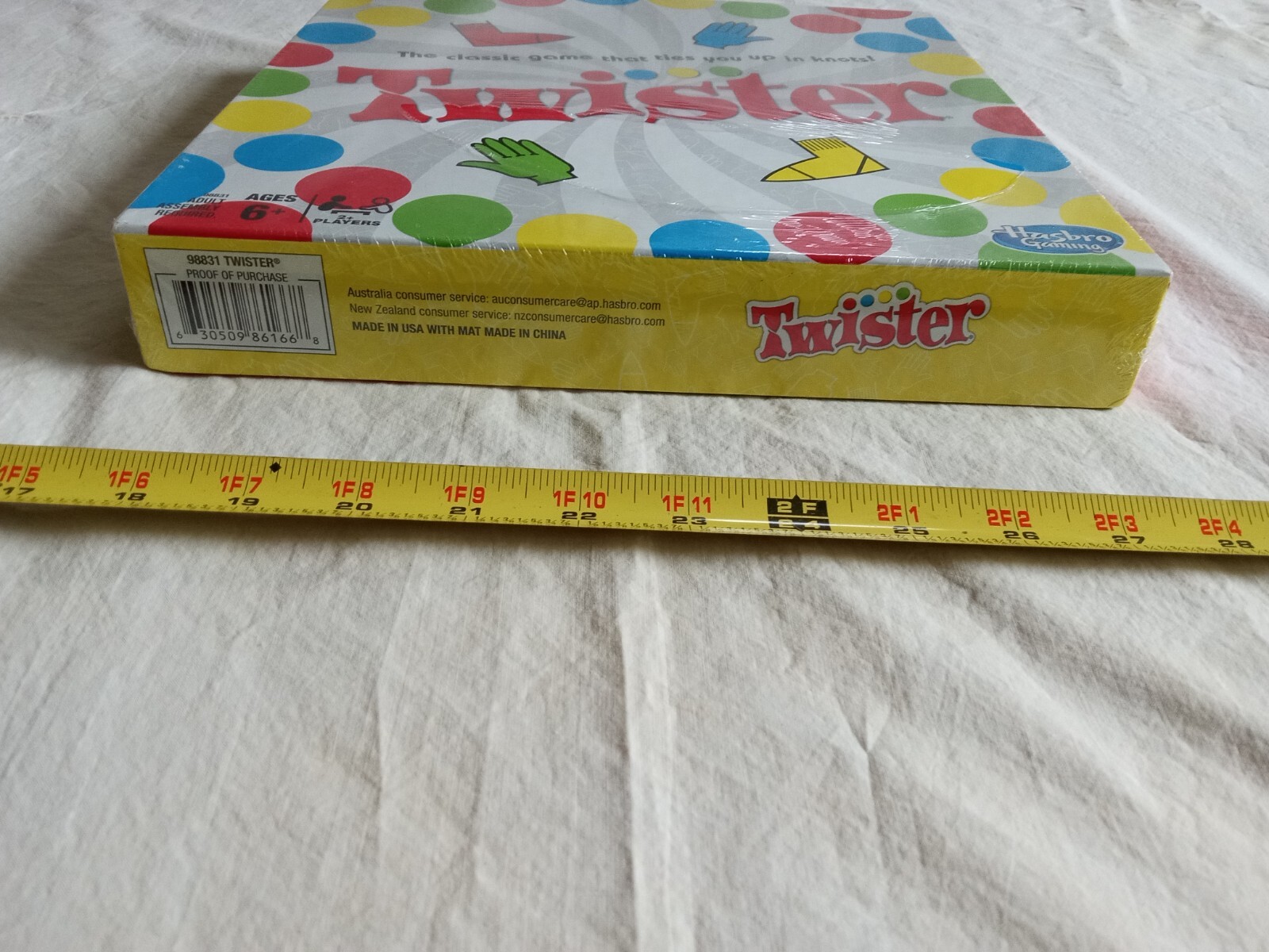Twister Classic Indoor Outdoor Party Board Game for 2 or more Players, NEW.