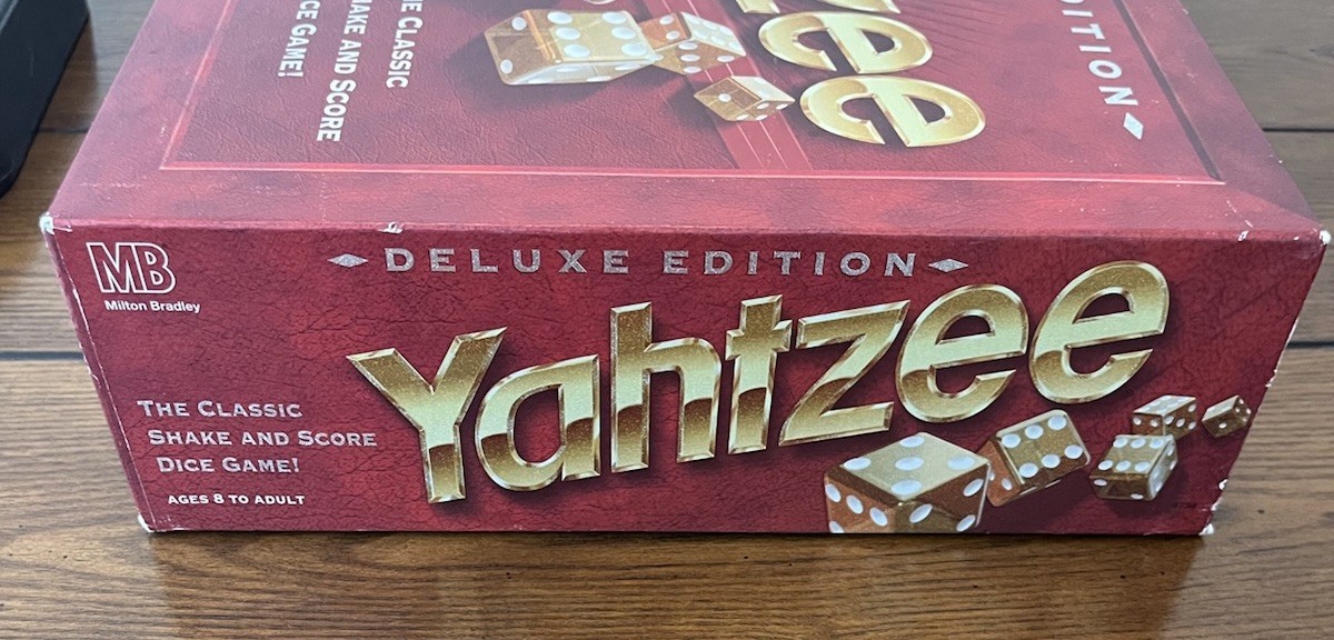1997 Milton Bradley Yahtzee Deluxe Edition Complete Gold Fleck Dice Felt Tray