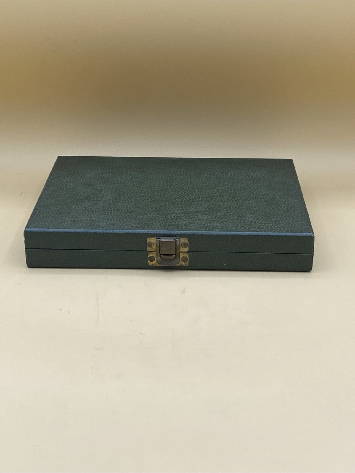 Vtg MARK CROSS Travel Size Backgammon Set England Bakelite Green & Yellow Chips