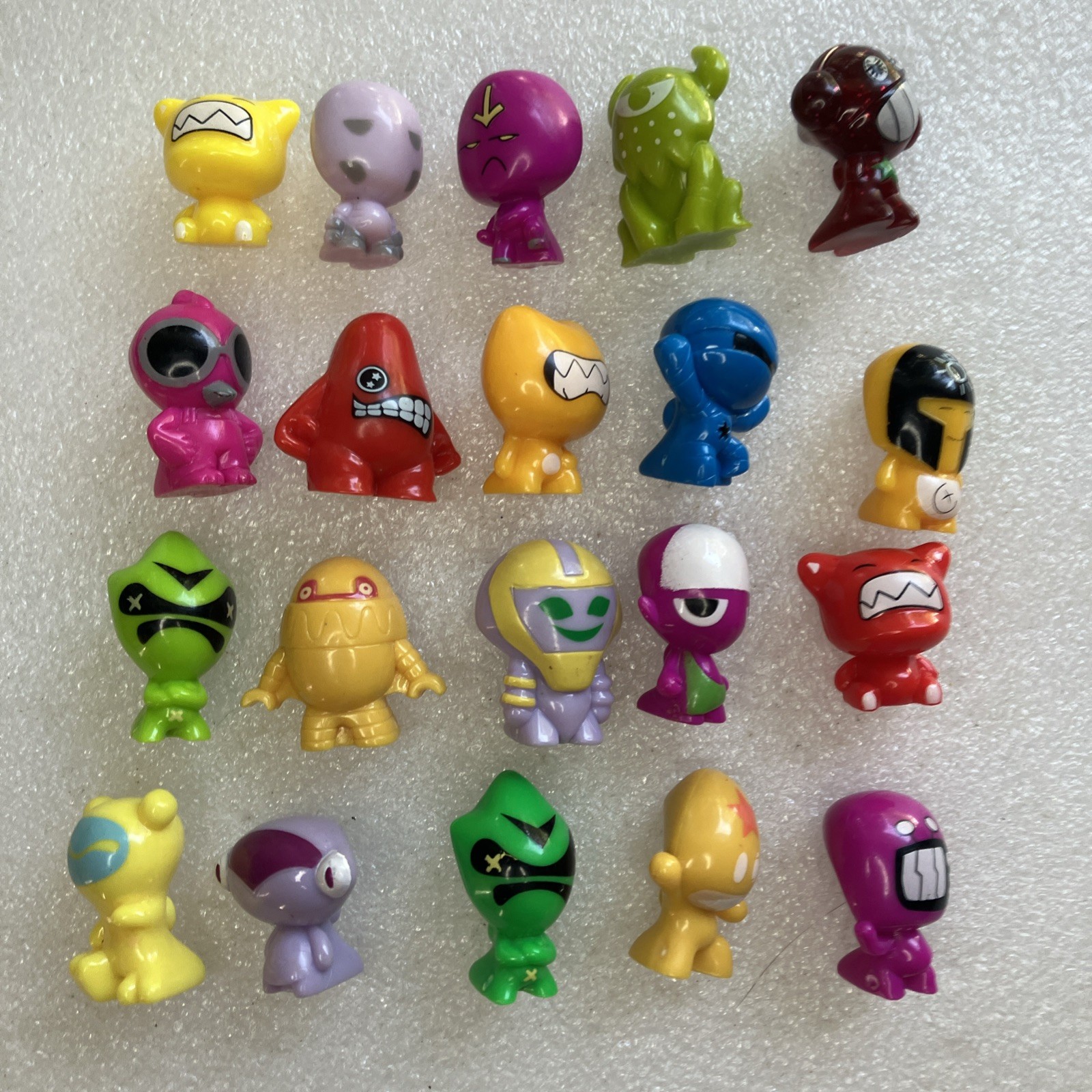 Lot of 20 Gogos Crazy Bones Figures As Shown