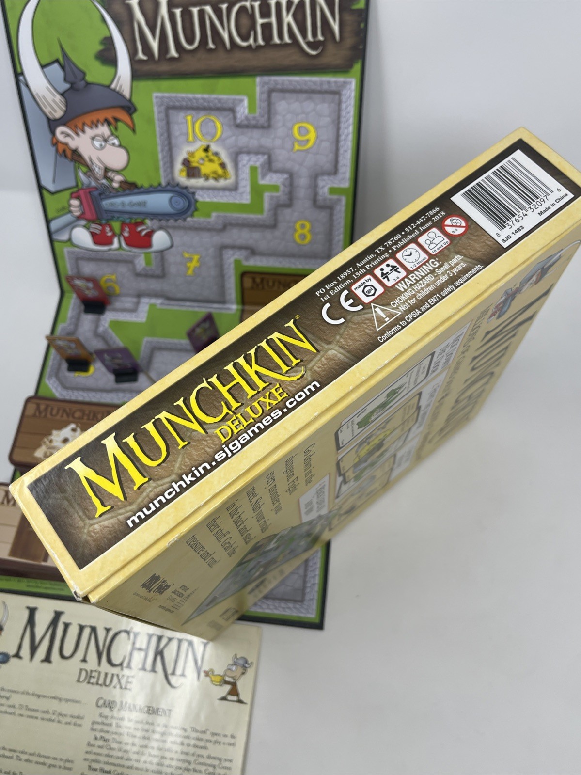 Munchkin Deluxe Board Game Steve Jackson Games EUC 1483 Complete Origins Award