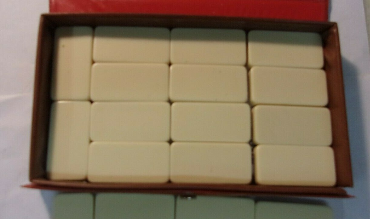 Vintage DOMINO by CARDINAL 2i pieces “Double Six Dominoes for 2 to 4 Players”