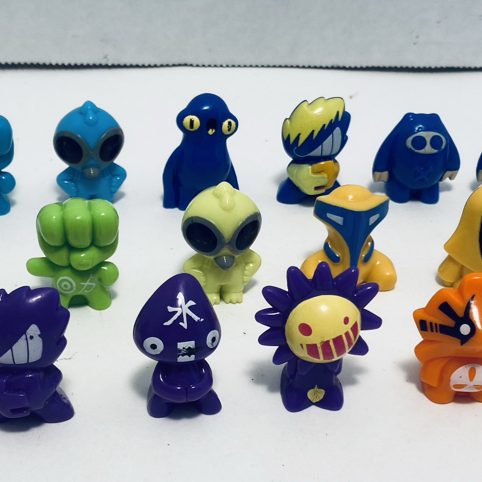 Gogos Crazy Bones Lot of 24 figures Mini Toy pieces