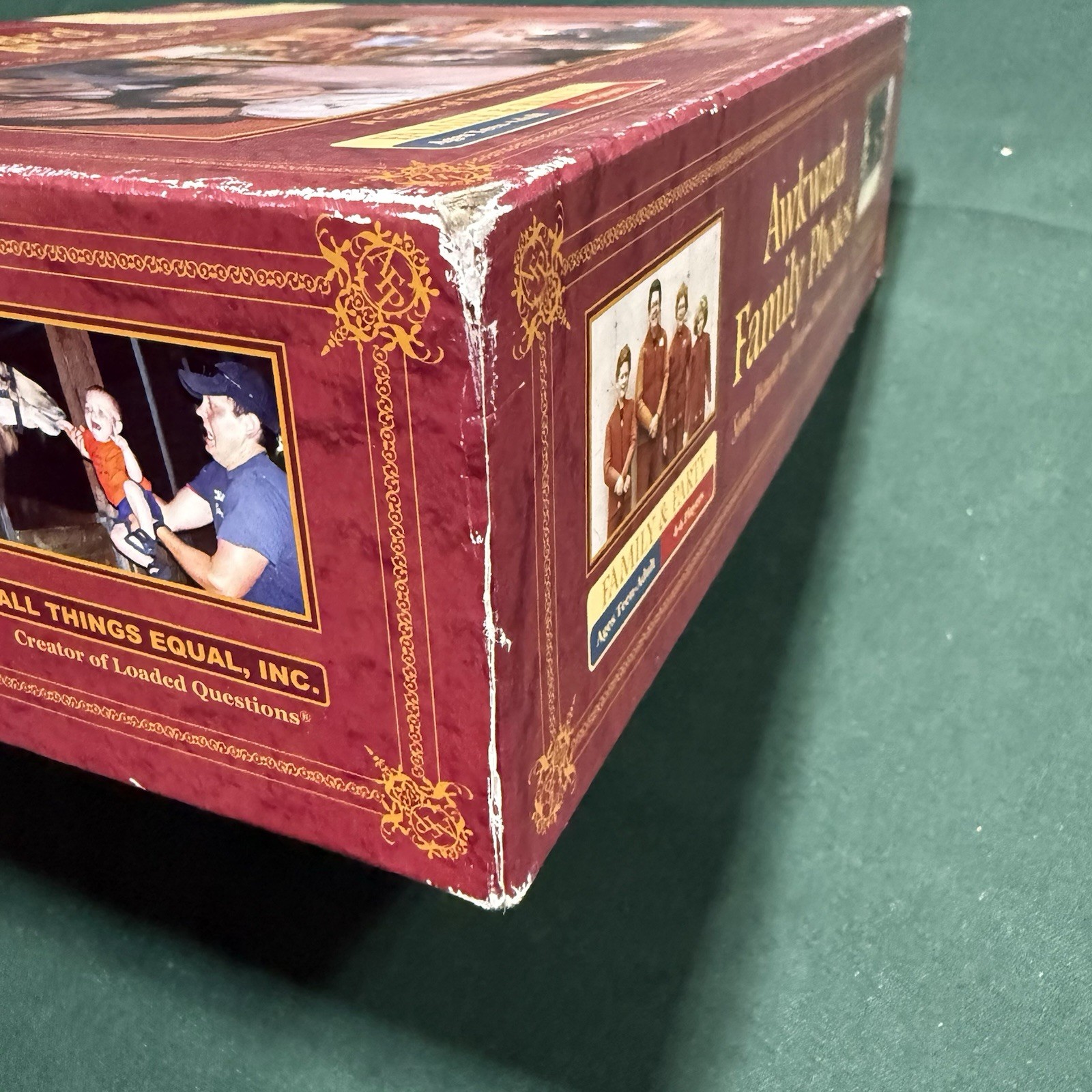 Awkward Family Photos Board Game Teen-Adult 4-6 Players Family and Party